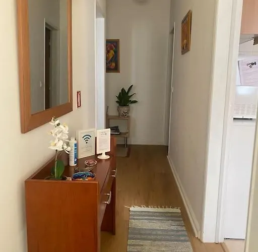 The Gate Patio House נאזרה